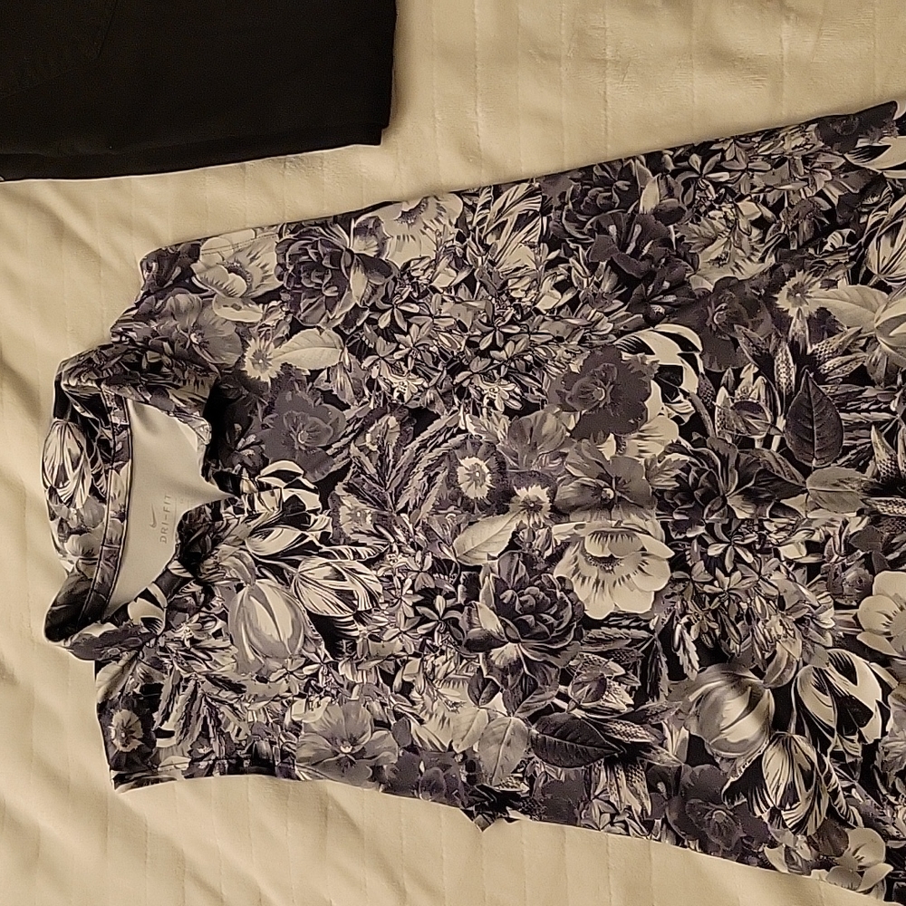Nike tank sizeXL